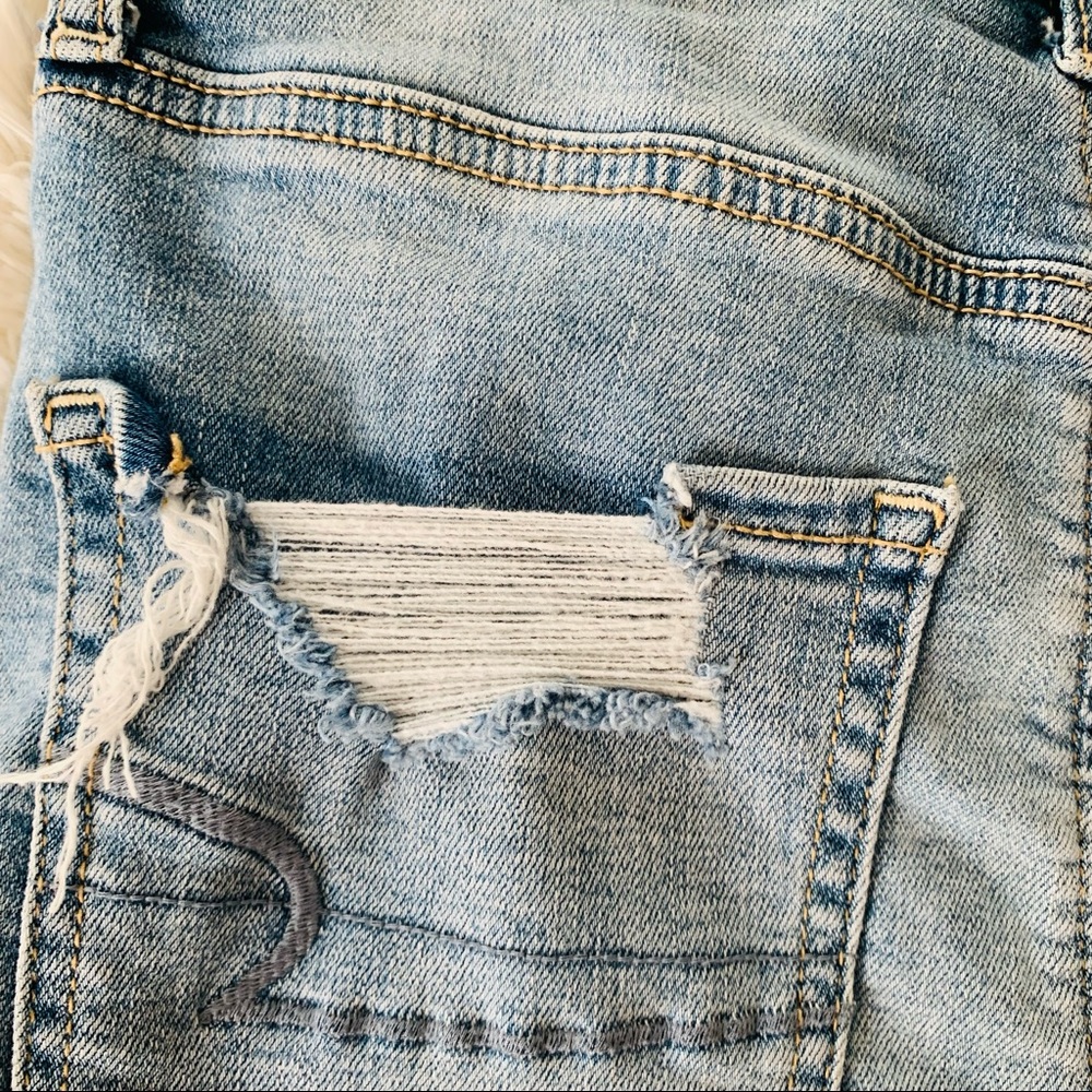 American Eagle Curvy High Rise Distressed Shortie Size 2 - Picture 12 of 14
